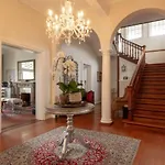 Rhonda\'S Manor Boutique Guesthouse