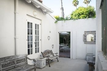 Rhonda's Manor Guest house 4*