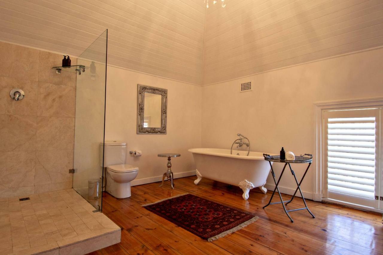 Rhonda's Manor Guest house 4*